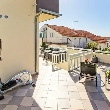 Dorijan In Beautiful House Διαμέρισμα