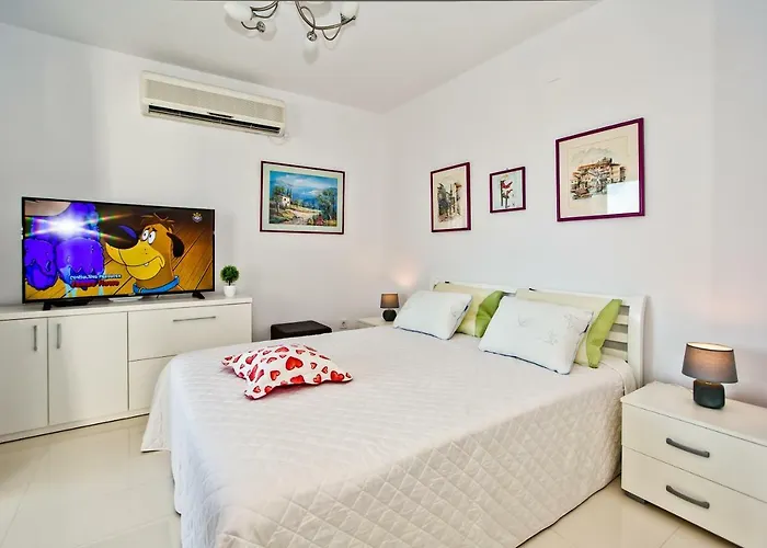 Διαμέρισμα Dorijan In Beautiful House Χβαρ