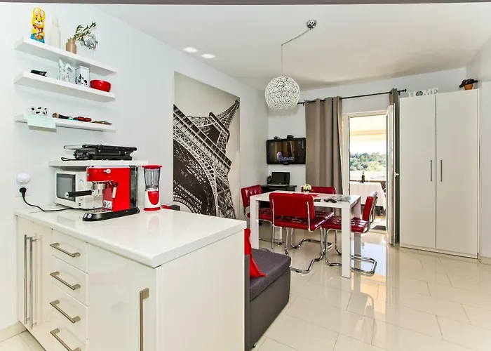 Dorijan In Beautiful House Χβαρ