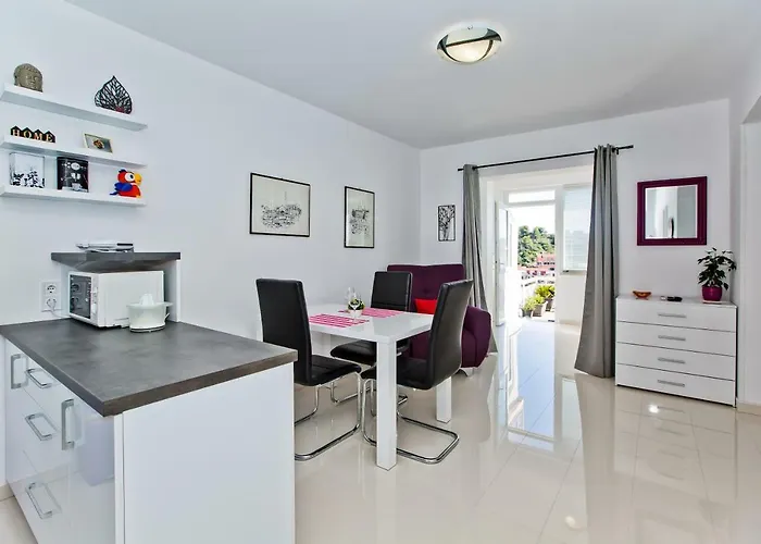 Διαμέρισμα Dorijan In Beautiful House Χβαρ